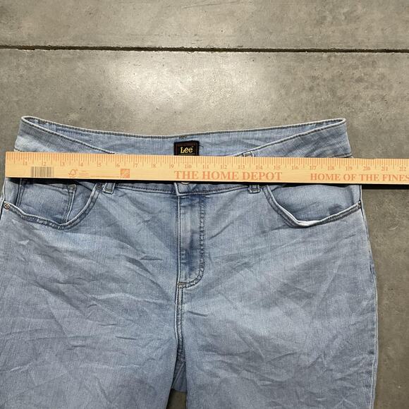 Lee Jeans Womens 18W Plus Light Wash Stretch Denim Straight Leg 5 Pocket - Picture 2 of 8